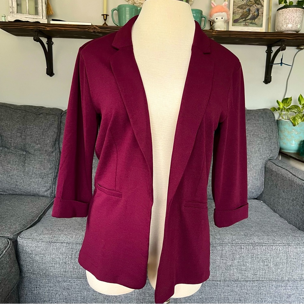 Women’s Maurice’s XL burgundy blazer.